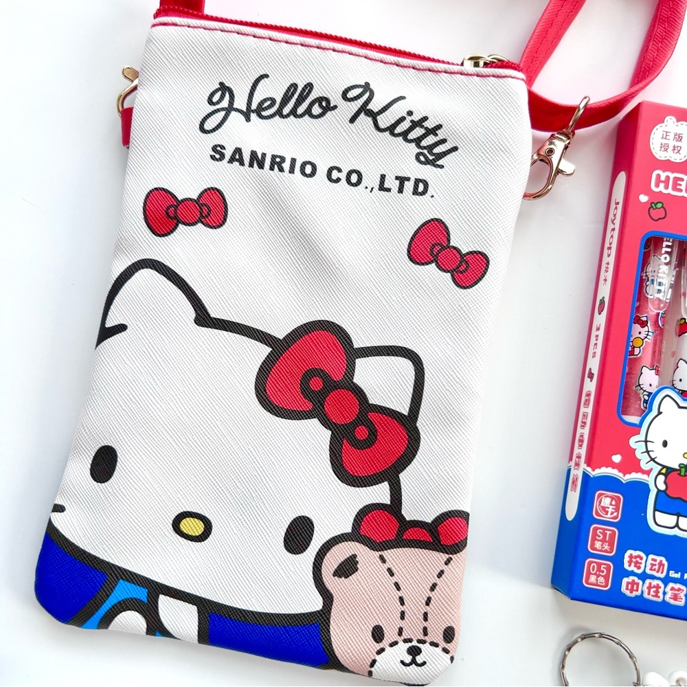 ❤️Hello Kitty Adorable 8-Piece Crossbody Bundle! - Picture 2 of 9